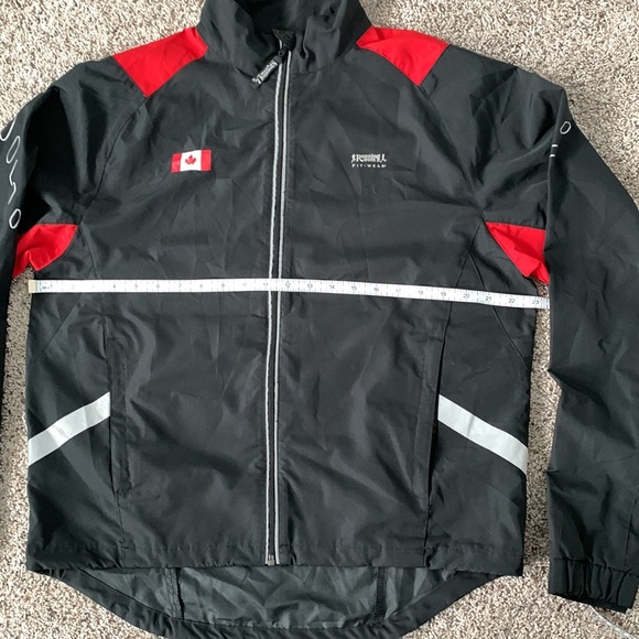 Running Room Run Team Canada Jacket - Picture 4 of 14